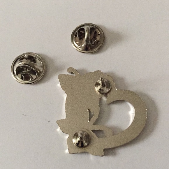 Heart butterfly pin - Picture 3 of 3